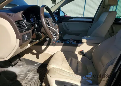 2016 Volkswagen Touareg Sport из США, поврежденный, VIN WVGEF9BP8GD009143